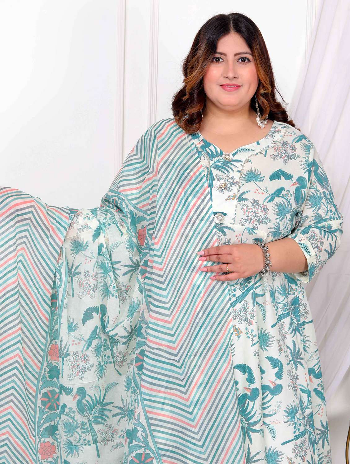 women plus size floral three quarter sleeve kurta with dupatta set - 22285651 -  Standard Image - 4