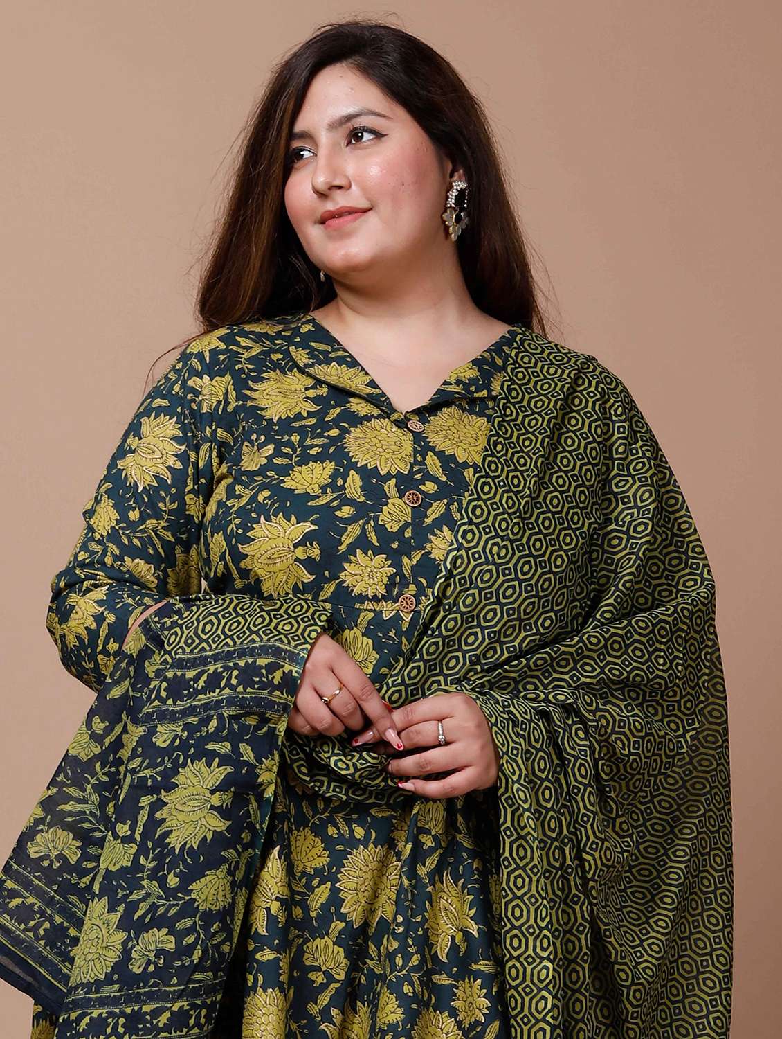 women plus size floral three quarter sleeve kurta with dupatta set - 22285658 -  Standard Image - 4