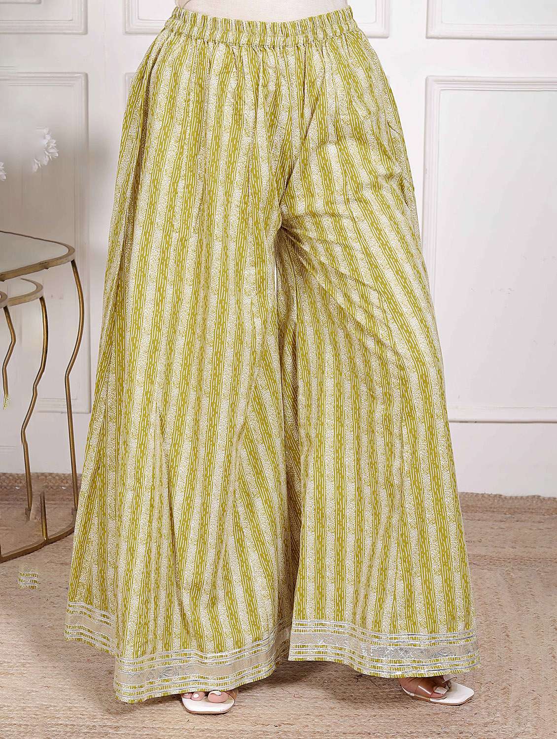 women floral three quarter sleeve kurta palazzo with dupatta set - 22285677 -  Standard Image - 4