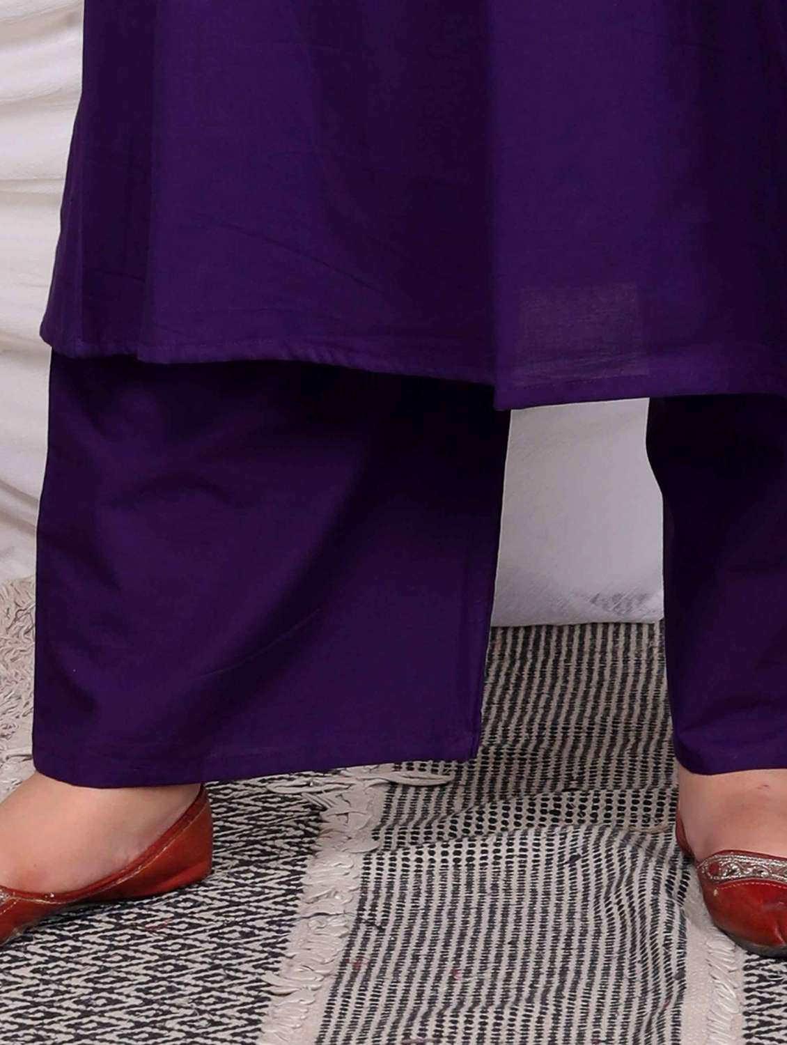 Women Plus Size Solid With Work Three Quarter Sleeve Kurta Pant Set - 22285698 -  Standard Image - 4