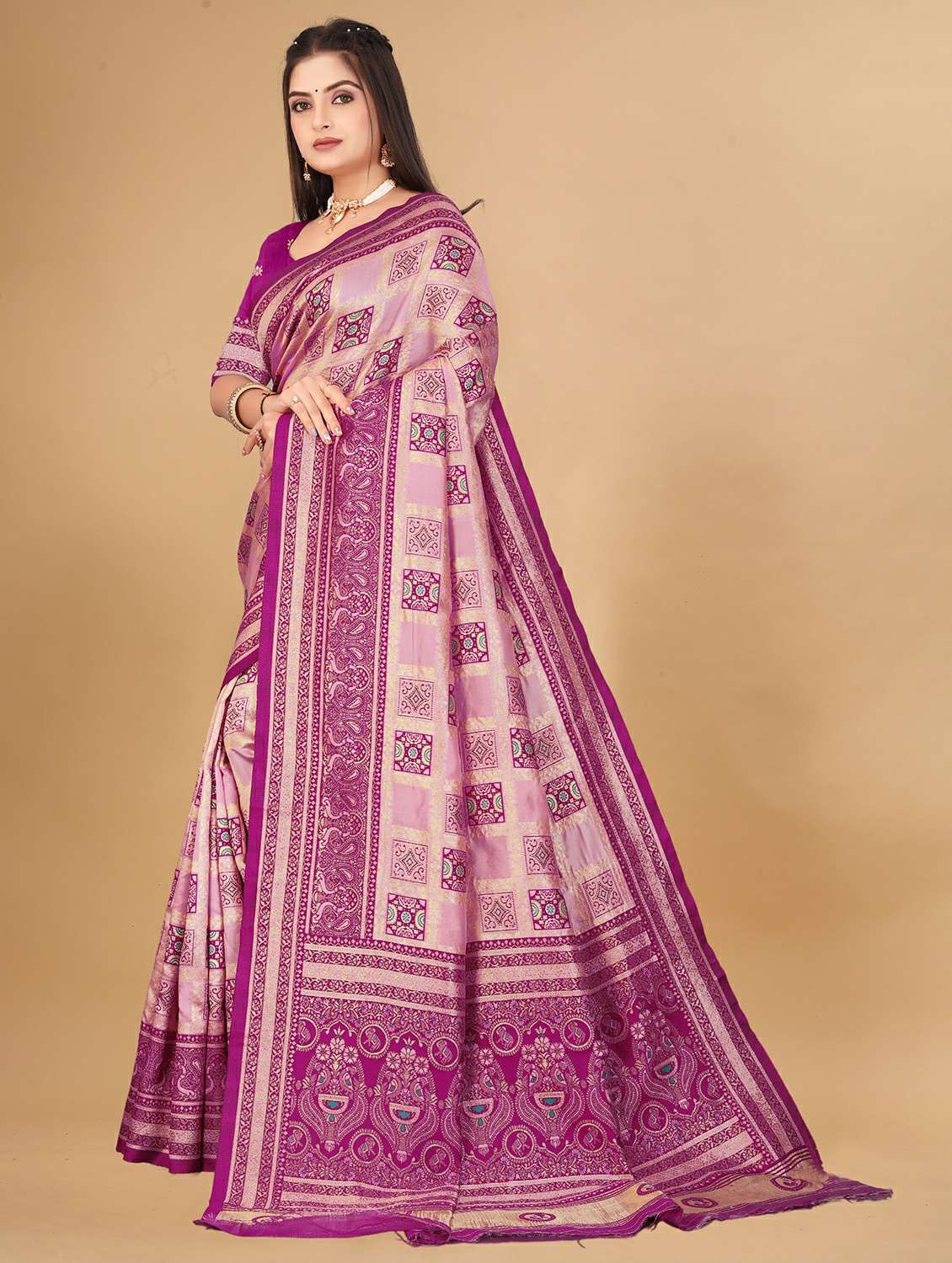 women self design banarasi saree with blouse - 22285911 -  Standard Image - 1