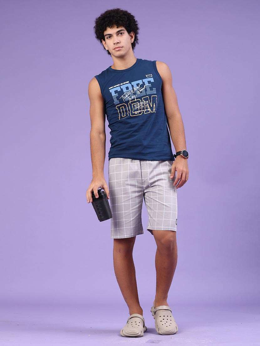 men checkered mid rise regular fit bermuda shorts - 22286110 -  Standard Image - 4