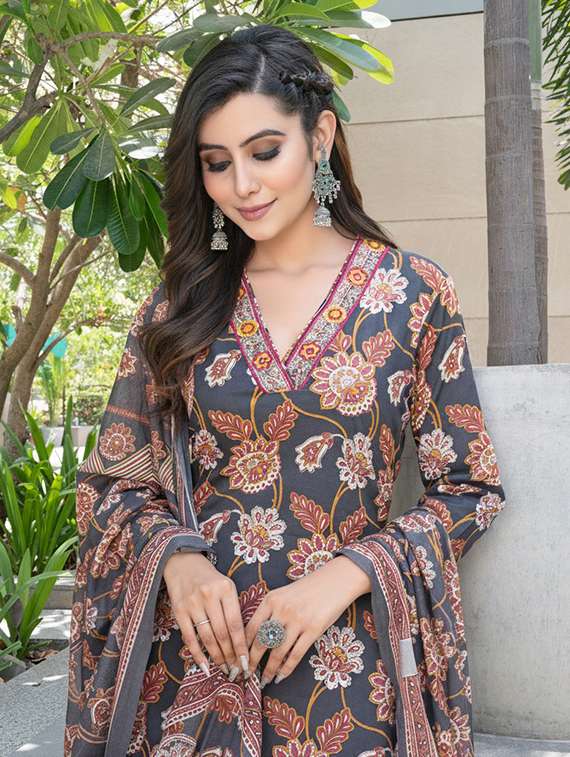 women printed three quarter sleeve kurta pant with dupatta set - 22286493 -  Standard Image - 4
