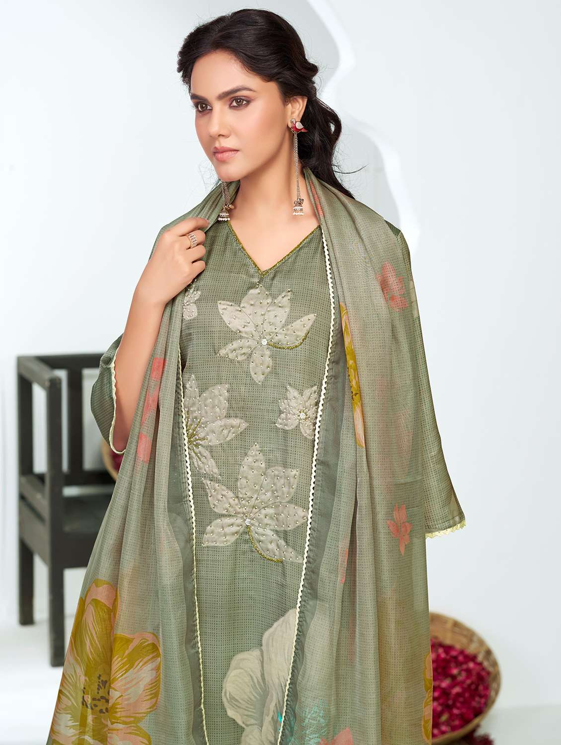 women floral three quarter sleeve kurta palazzo with dupatta set - 22286514 -  Standard Image - 4