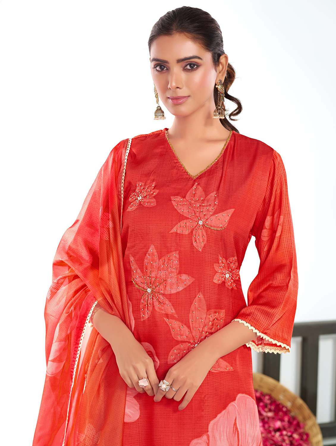women floral three quarter sleeve kurta palazzo with dupatta set - 22286515 -  Standard Image - 4