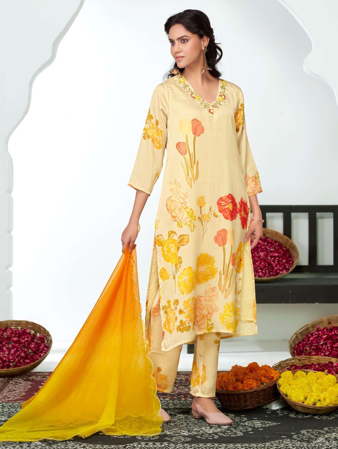 women floral three quarter sleeve kurta pant with dupatta set - 22286523 -  Standard Image - 1
