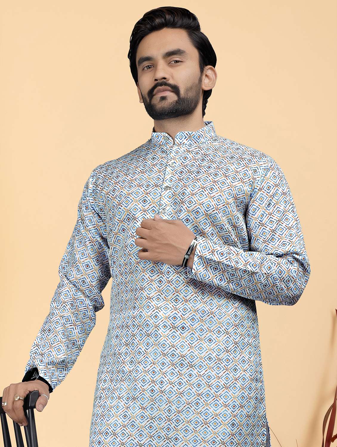 men printed mandarin neck long kurta - 22286971 -  Standard Image - 4