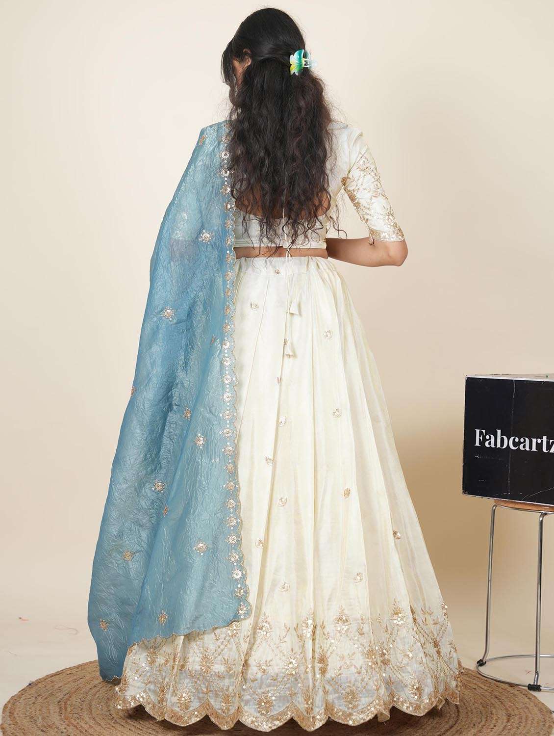 women solid with work semi-stitched flared lehenga - 22287094 -  Standard Image - 4