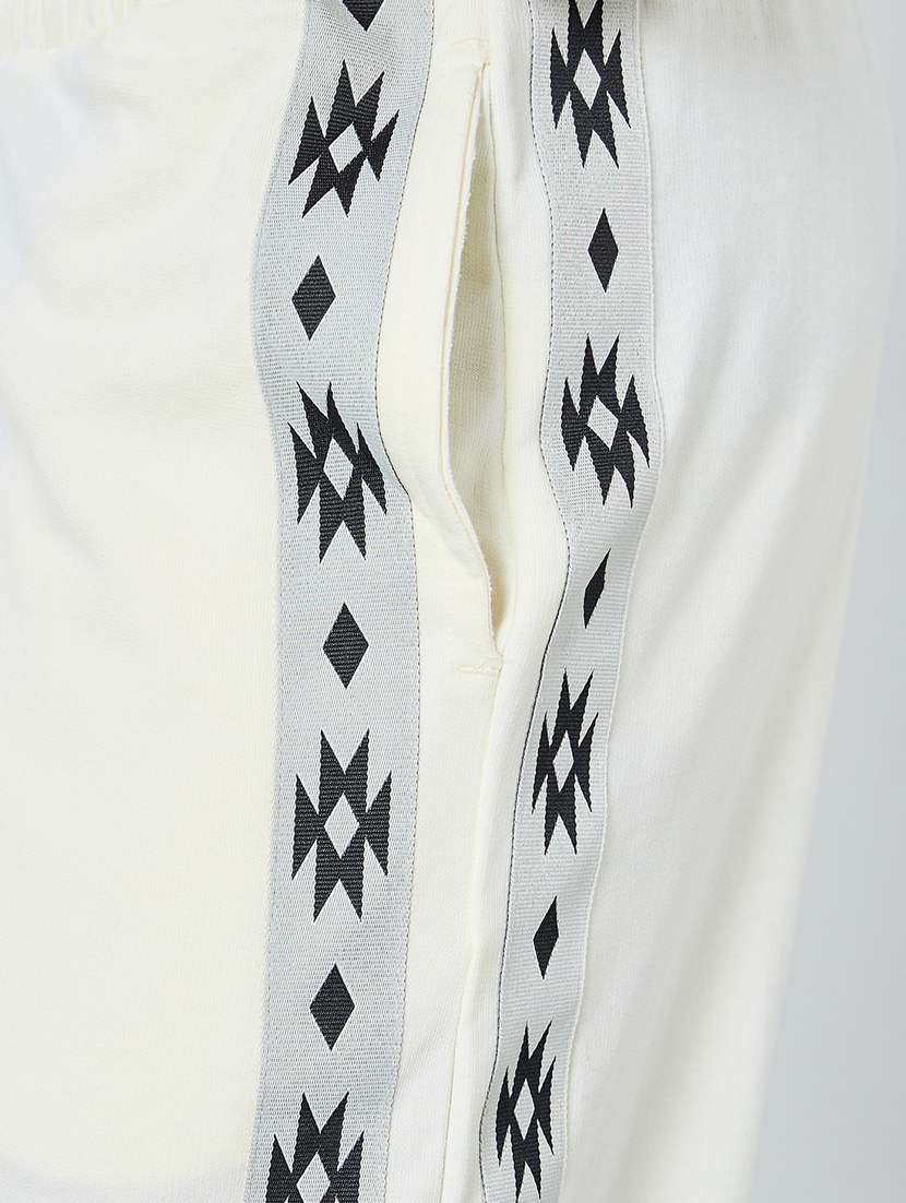 men solid mid rise relaxed fit track pant - 22287904 -  Standard Image - 4