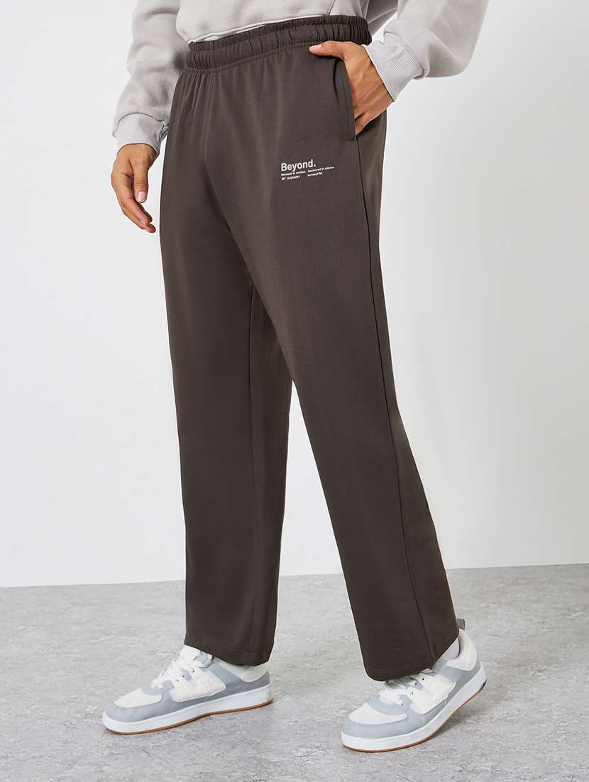 men solid mid rise relaxed fit track pant