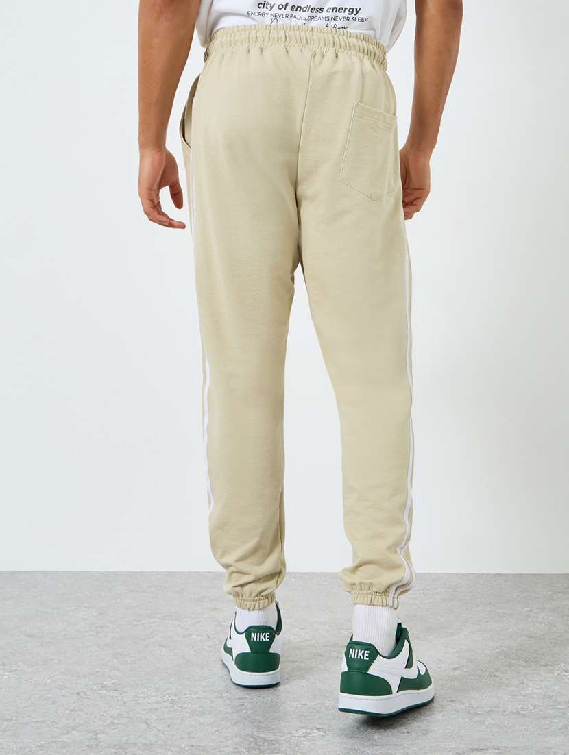men solid mid rise regular fit jogger - 22287916 -  Standard Image - 1
