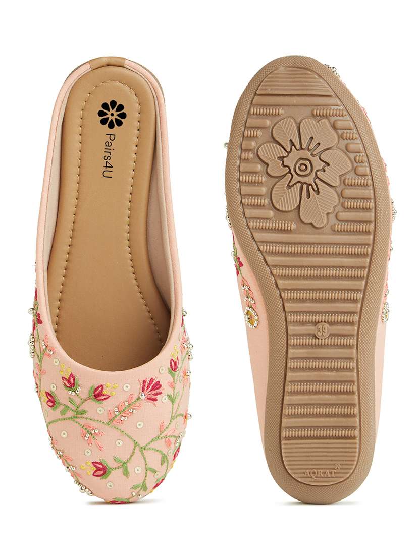 women embroiderd slip on mojari - 22288666 -  Standard Image - 4