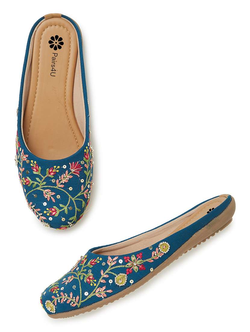 women embroiderd slip on mojari - 22288669 -  Standard Image - 1