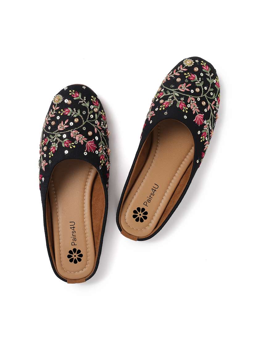 women embroiderd slip on mojari - 22288671 -  Standard Image - 1