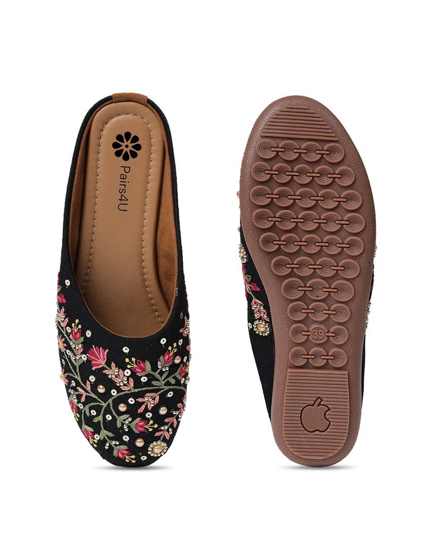 women embroiderd slip on mojari - 22288671 -  Standard Image - 4