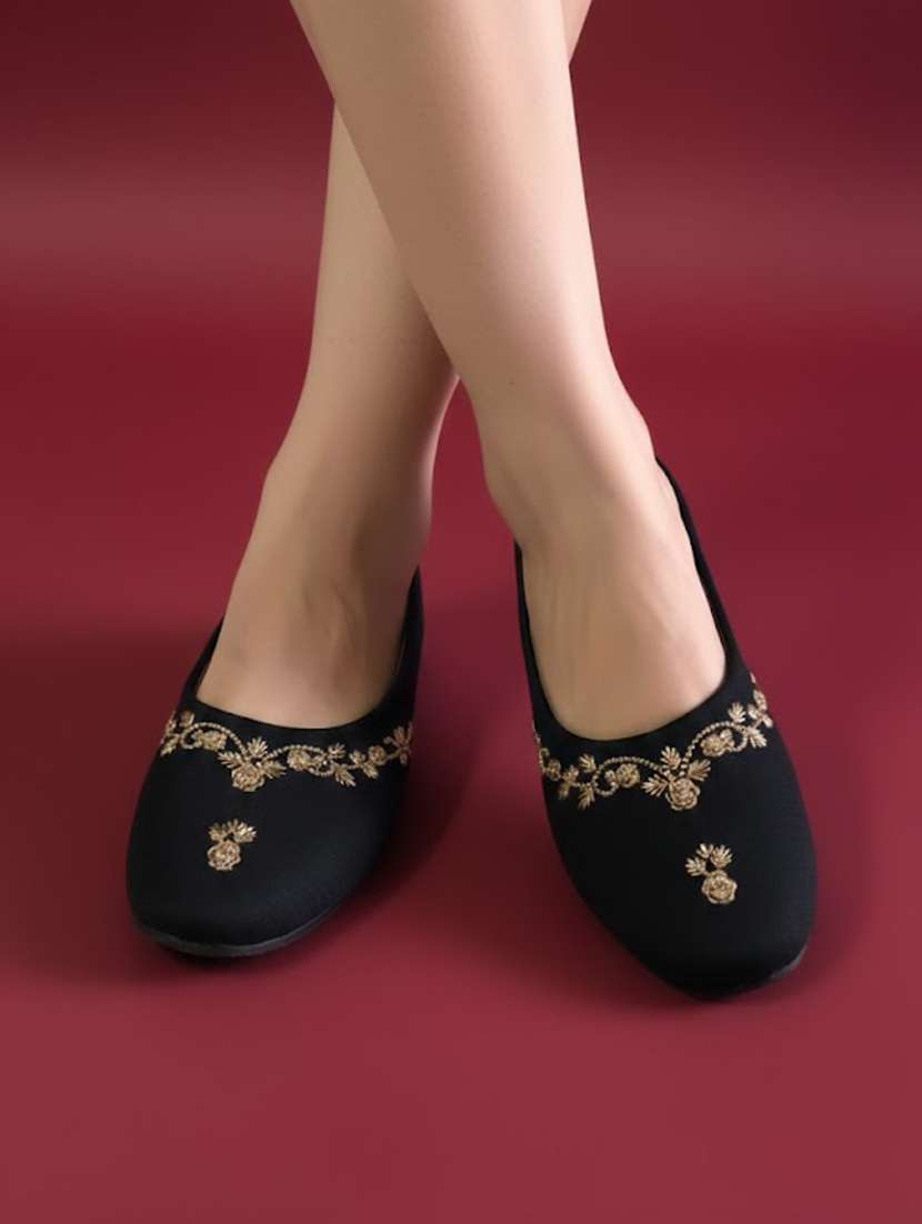 women embroiderd slip on mojari - 22288680 -  Standard Image - 1