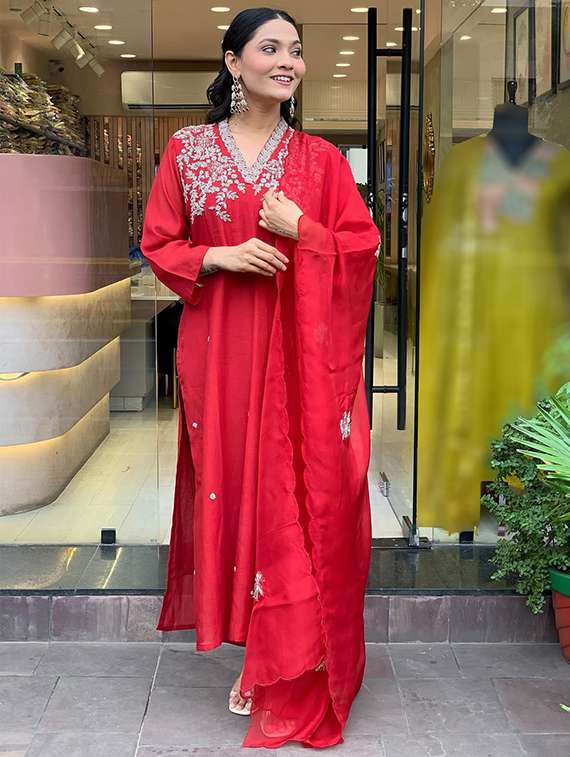 women solid with work three quarter sleeve kurta pant with dupatta set