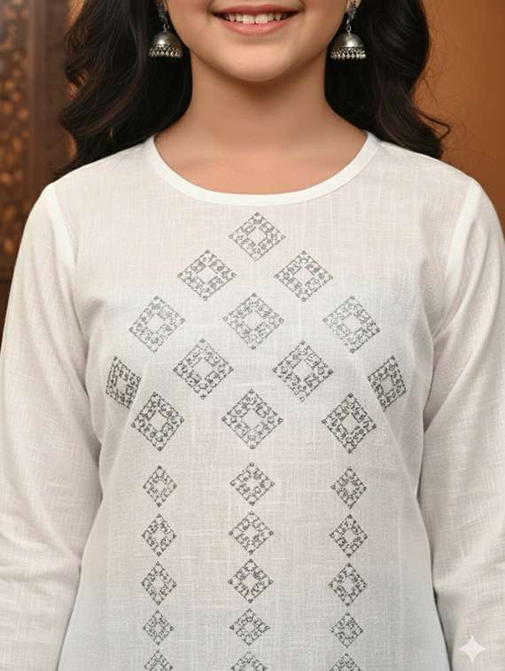 girls three quarter sleeve straight kurta - 22289321 -  Standard Image - 4