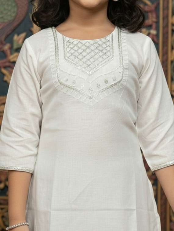 girls three quarter sleeve straight kurta - 22289333 -  Standard Image - 4
