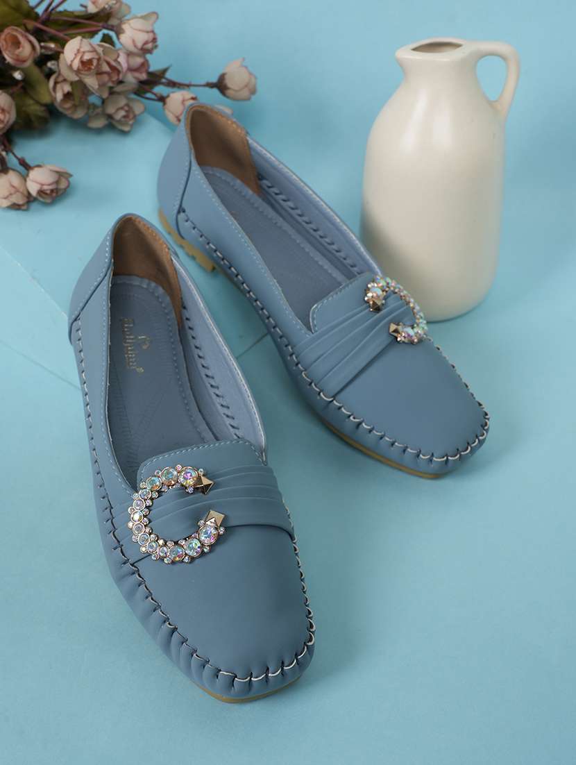 women solid slip on ballerina