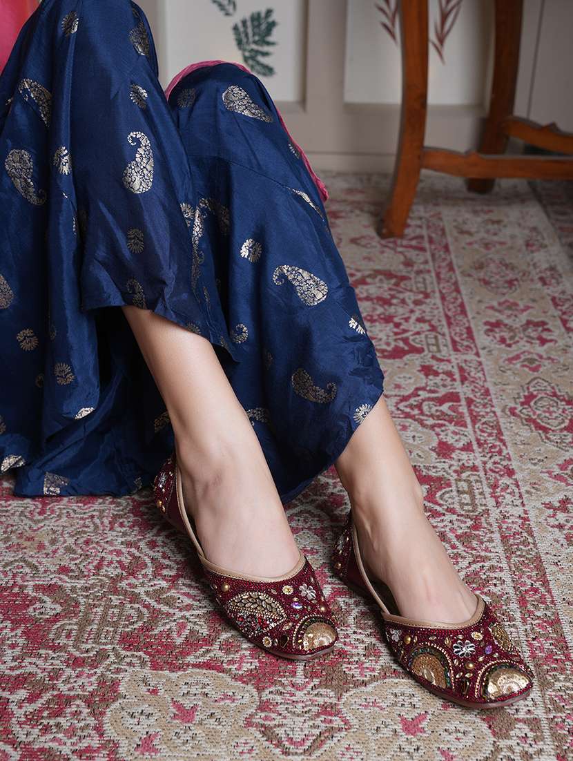 women embellsihed slip on mojari - 22292188 -  Standard Image - 1