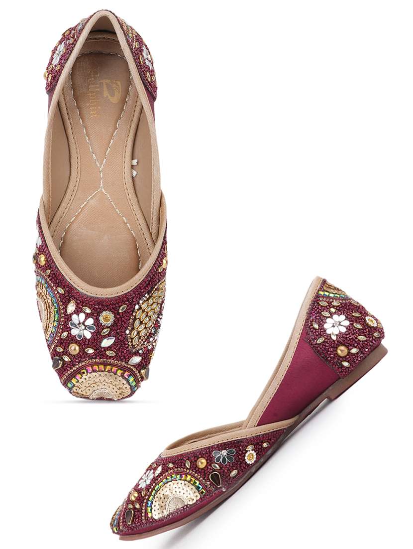 women embellsihed slip on mojari - 22292188 -  Standard Image - 4