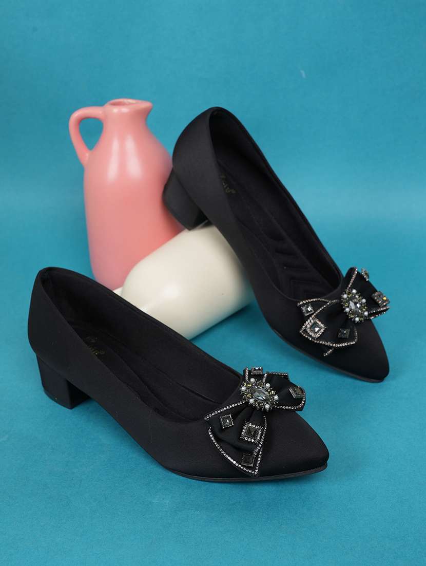 women solid slip on pump