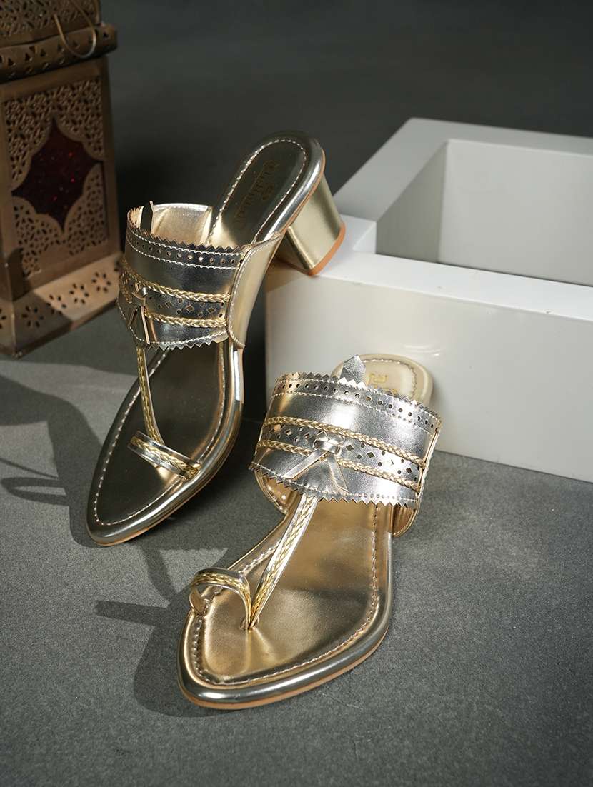 women solid one toe slip on sandal