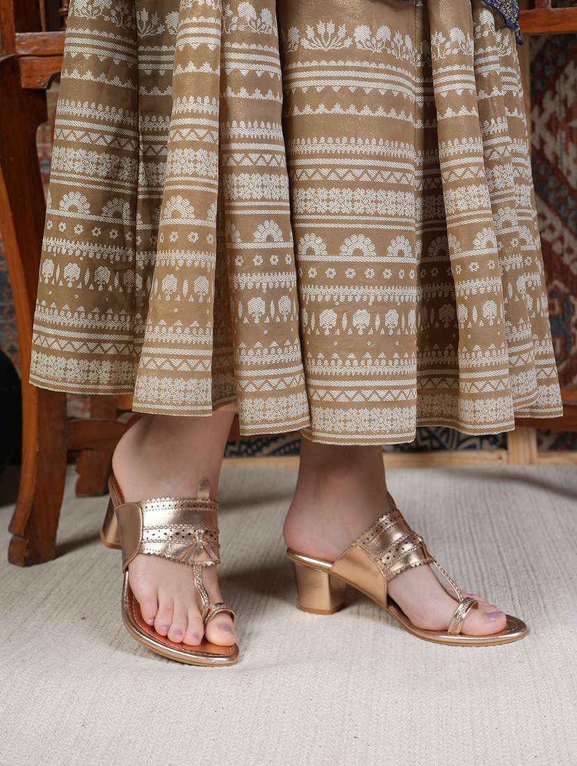 women solid one toe block heel sandals - 22292218 -  Standard Image - 1