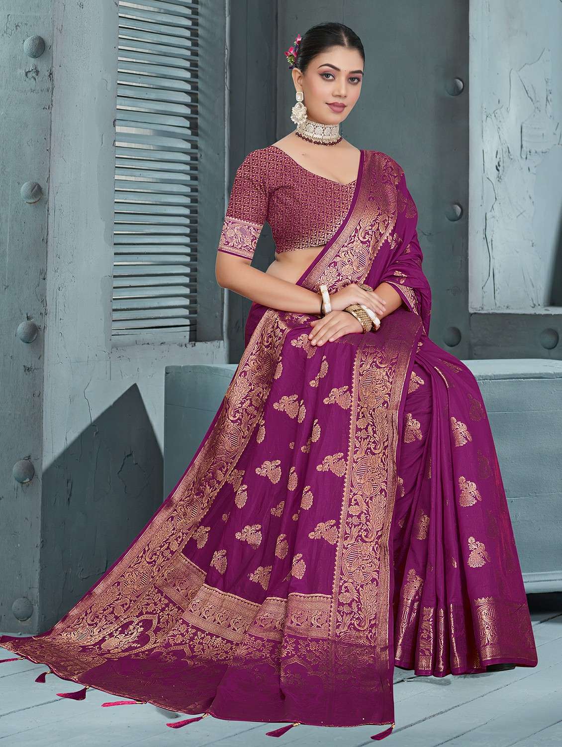 women self design banarasi saree with blouse - 22292575 -  Standard Image - 1