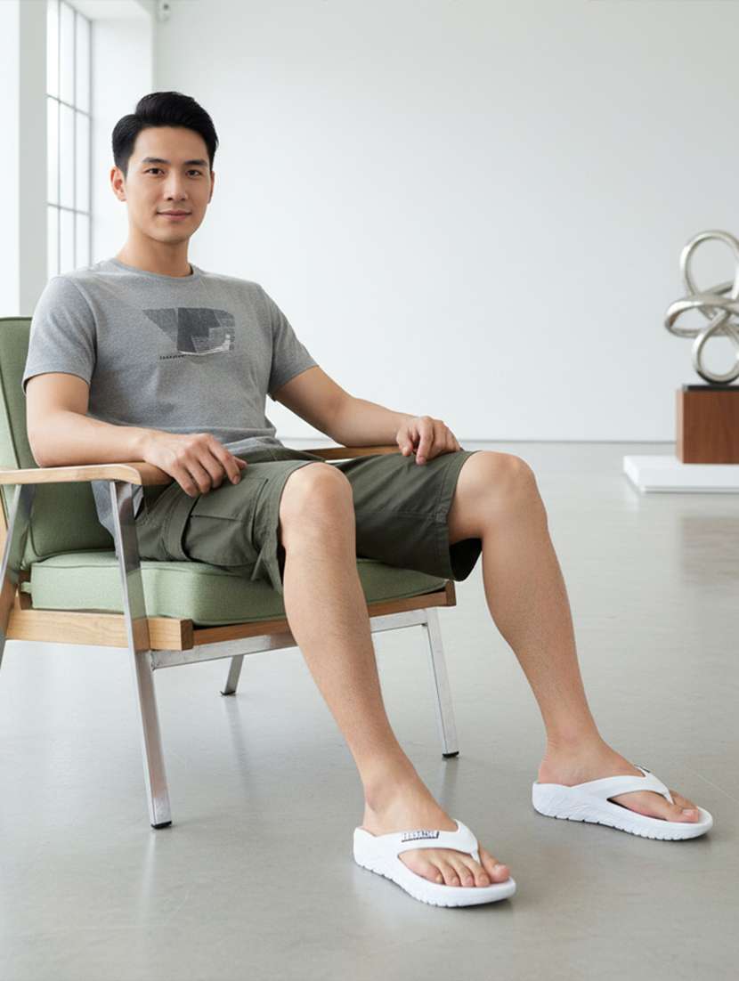 men solid toe seperator slipper - 22292997 -  Standard Image - 4