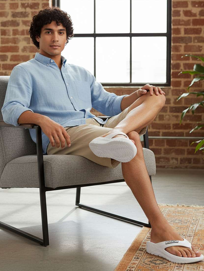 men solid toe seperator slipper - 22294281 -  Standard Image - 1