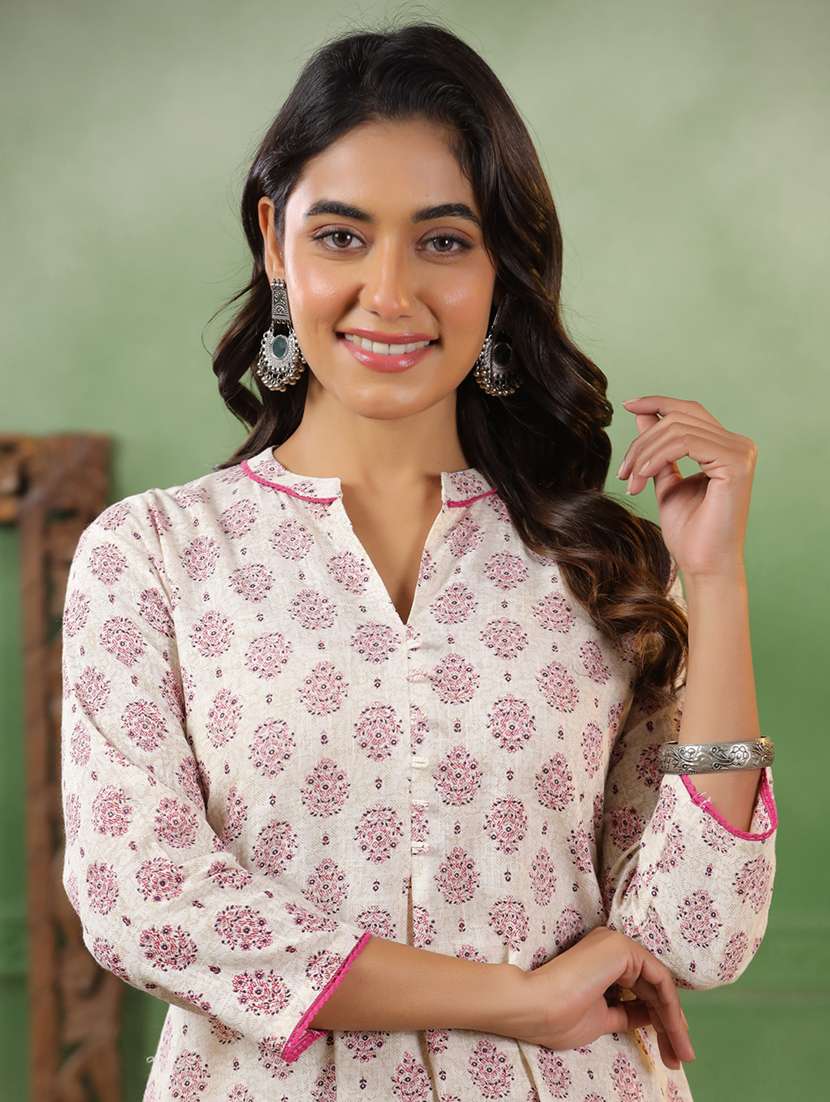 women printed three quarter sleeve kurta pant set - 22294988 -  Standard Image - 4