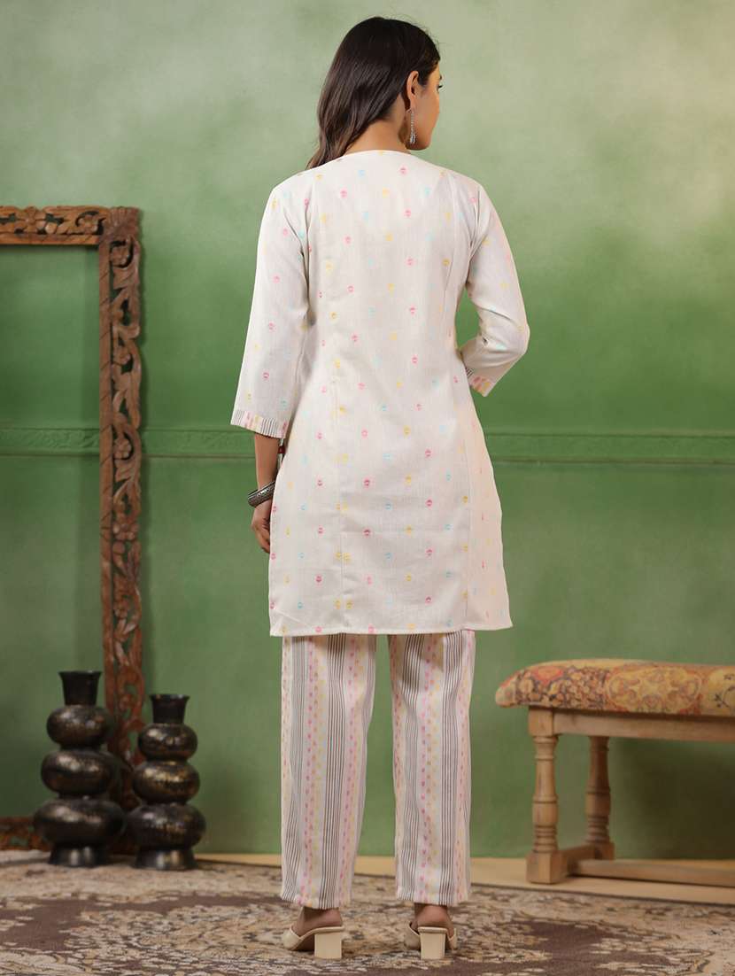 women self design three quarter sleeve kurta pant set - 22295010 -  Standard Image - 4
