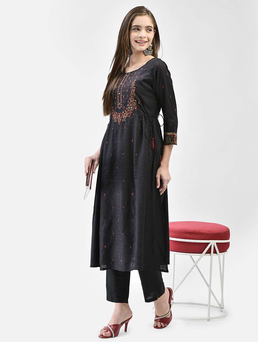 women self design three quarter sleeve a-line kurta - 22295108 -  Standard Image - 1