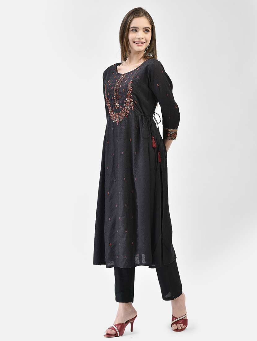 women self design three quarter sleeve a-line kurta - 22295108 -  Standard Image - 4