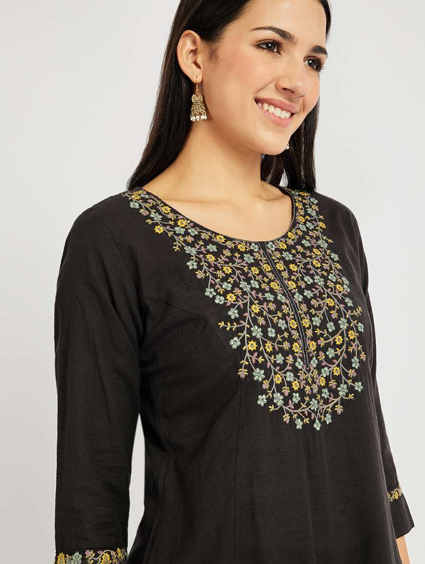 women solid with work three quarter sleeve a-line kurta - 22295119 -  Standard Image - 4