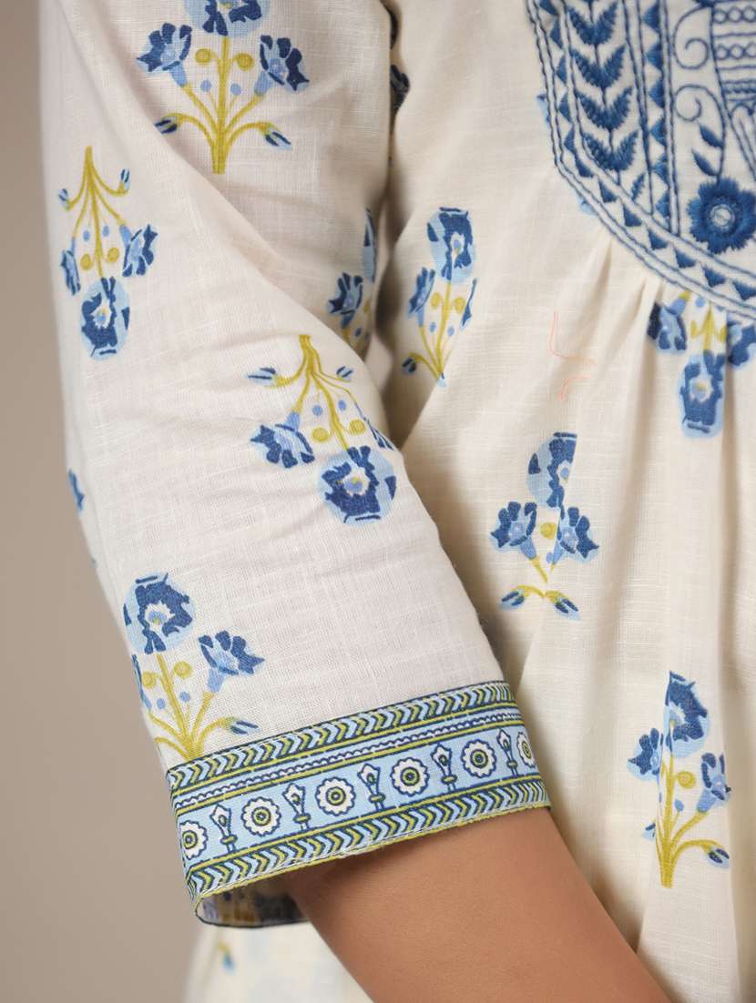 women floral printed three quarter sleeve a-line kurta - 22295143 -  Standard Image - 4