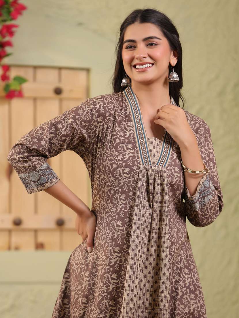 women printed three quarter sleeve a-line kurta - 22295147 -  Standard Image - 4