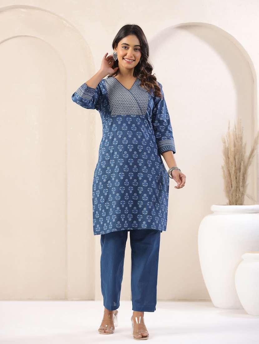 women printed three quarter sleeve straight kurta