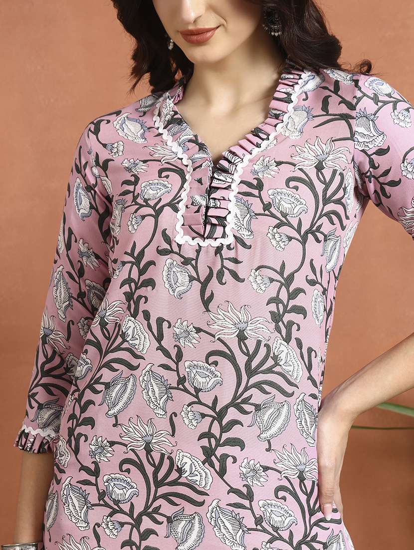 women floral three quarter sleeve straight kurta - 22295609 -  Standard Image - 4