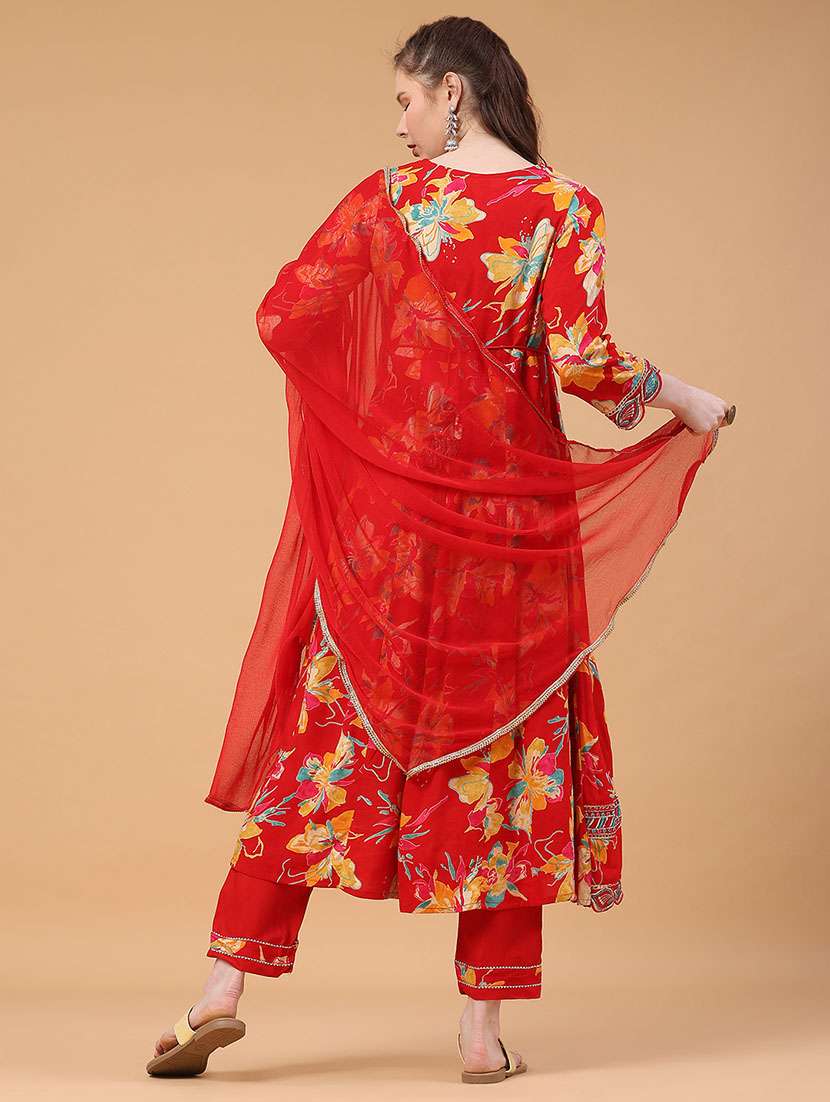 women floral three quarter sleeve kurta pant with dupatta set - 22296195 -  Standard Image - 4
