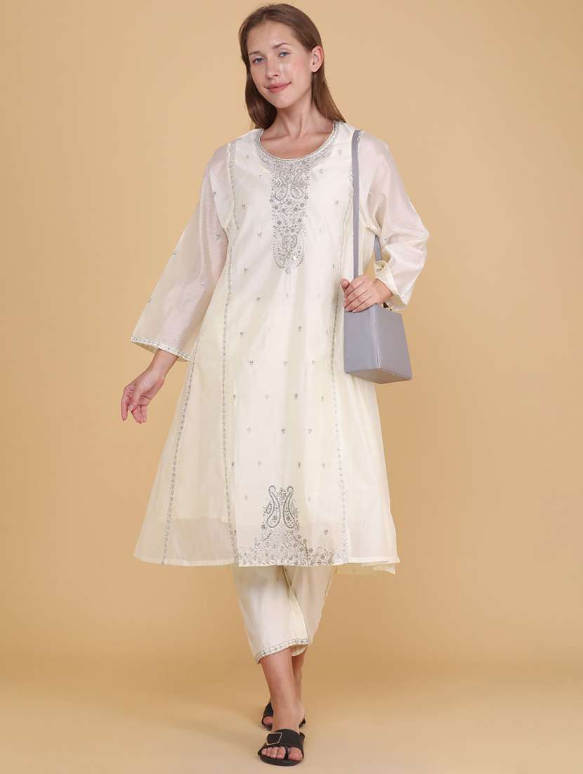 women embroidered three quarter sleeves kurta pant set