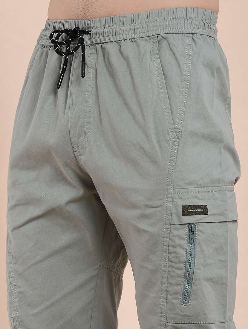 men solid mid rise three fourth cargo shorts - 22296957 -  Standard Image - 1