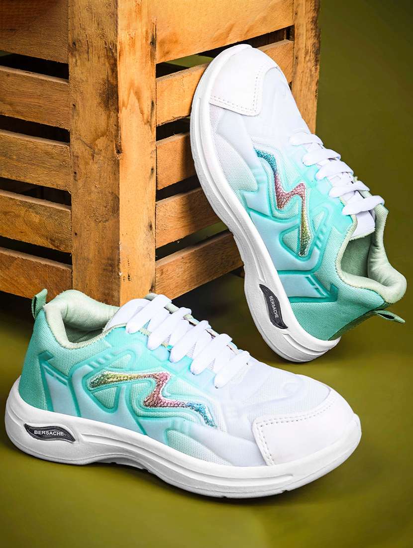 women lace-up sports shoe