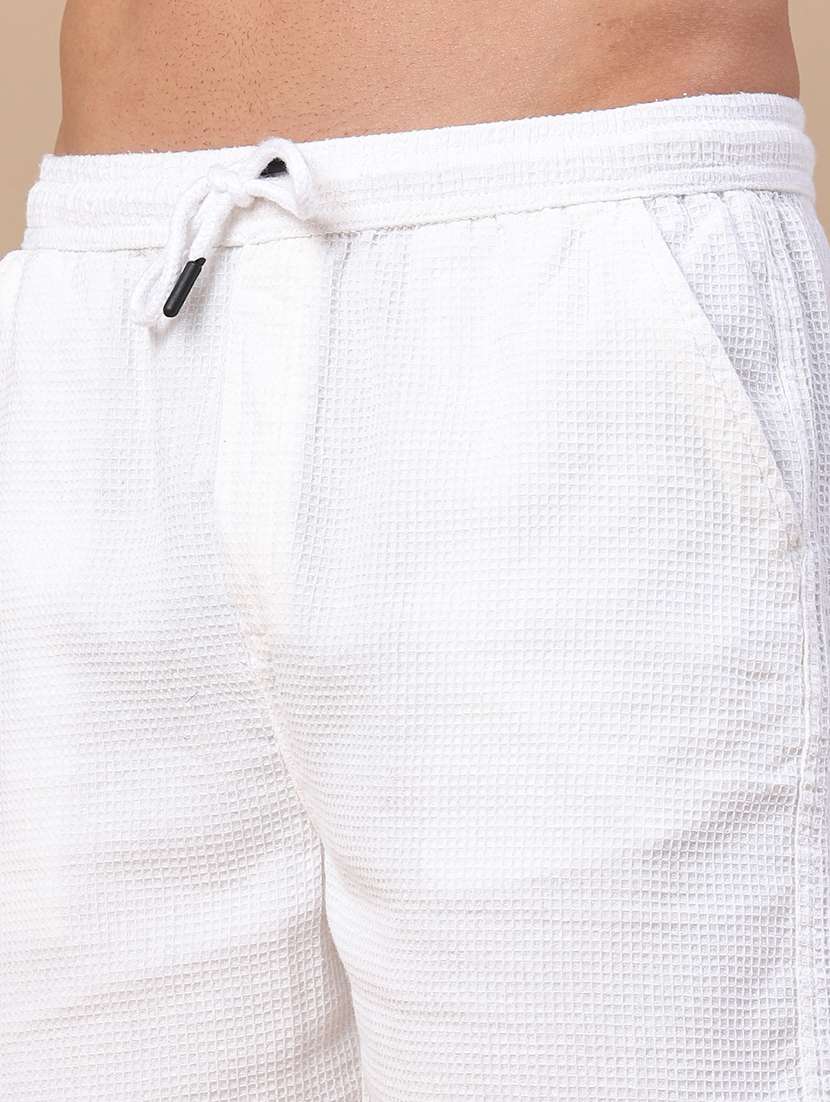 men textured mid rise regular fit shorts - 22298354 -  Standard Image - 1