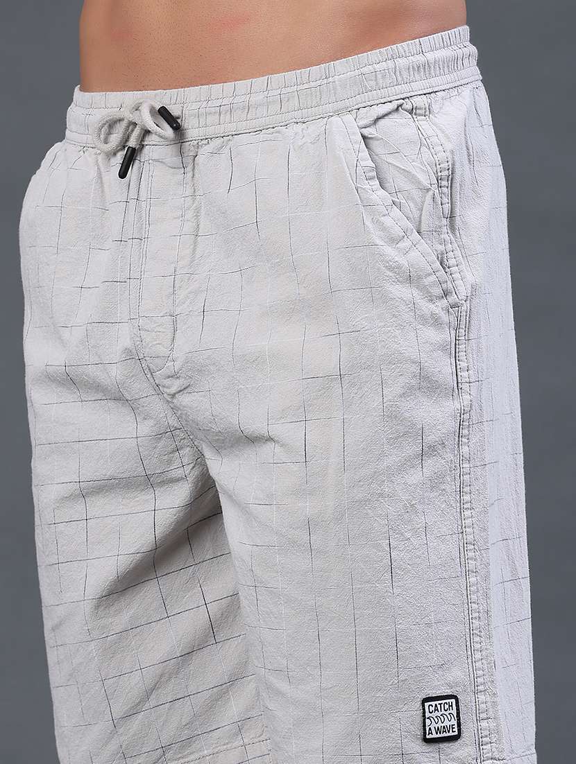 men printed mid rise regular fit shorts - 22298356 -  Standard Image - 1