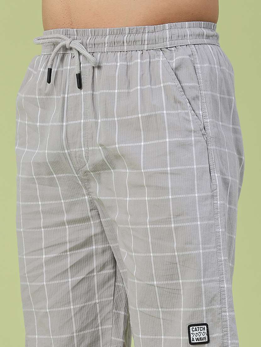 men checkered mid rise regular fit shorts - 22298359 -  Standard Image - 1