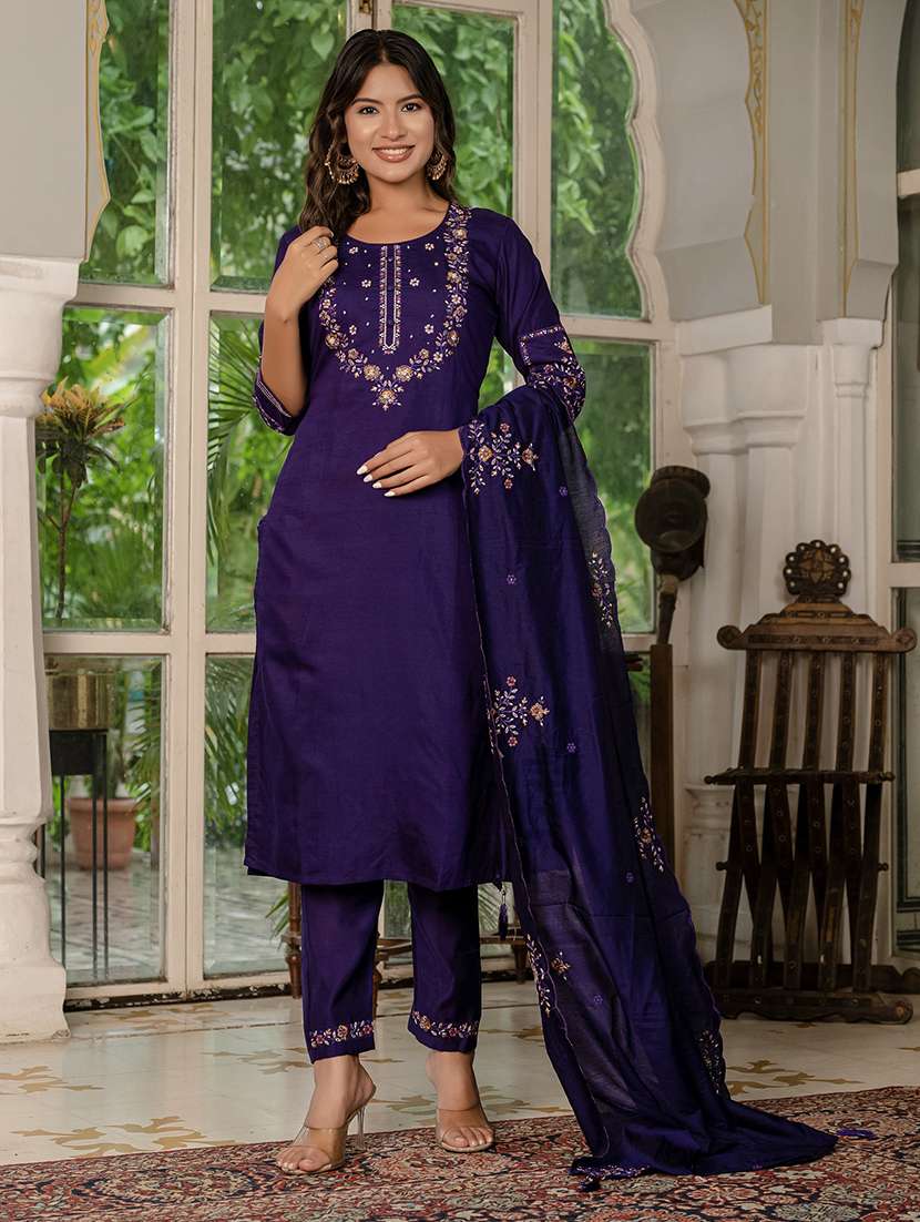 women solid with work three quarter sleeve kurta pant with dupatta set