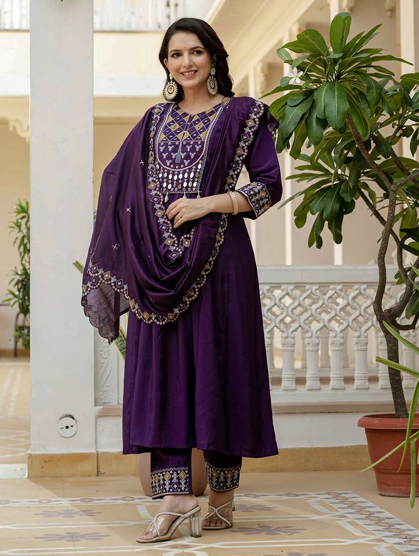 women solid with work three quarter sleeve kurta pant with dupatta set
